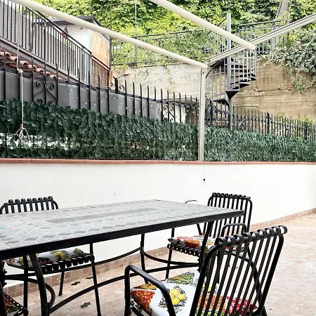 Con Posto Auto Assegnato アパート