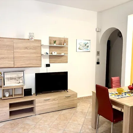 Con Posto Auto Assegnato アパート *